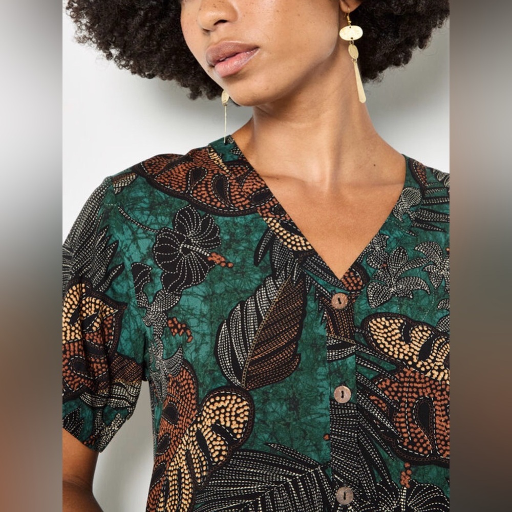 APRICOT 🍑- Tropical Leaf Print Button Front Top in Teal and Brown - Picture 7 of 8